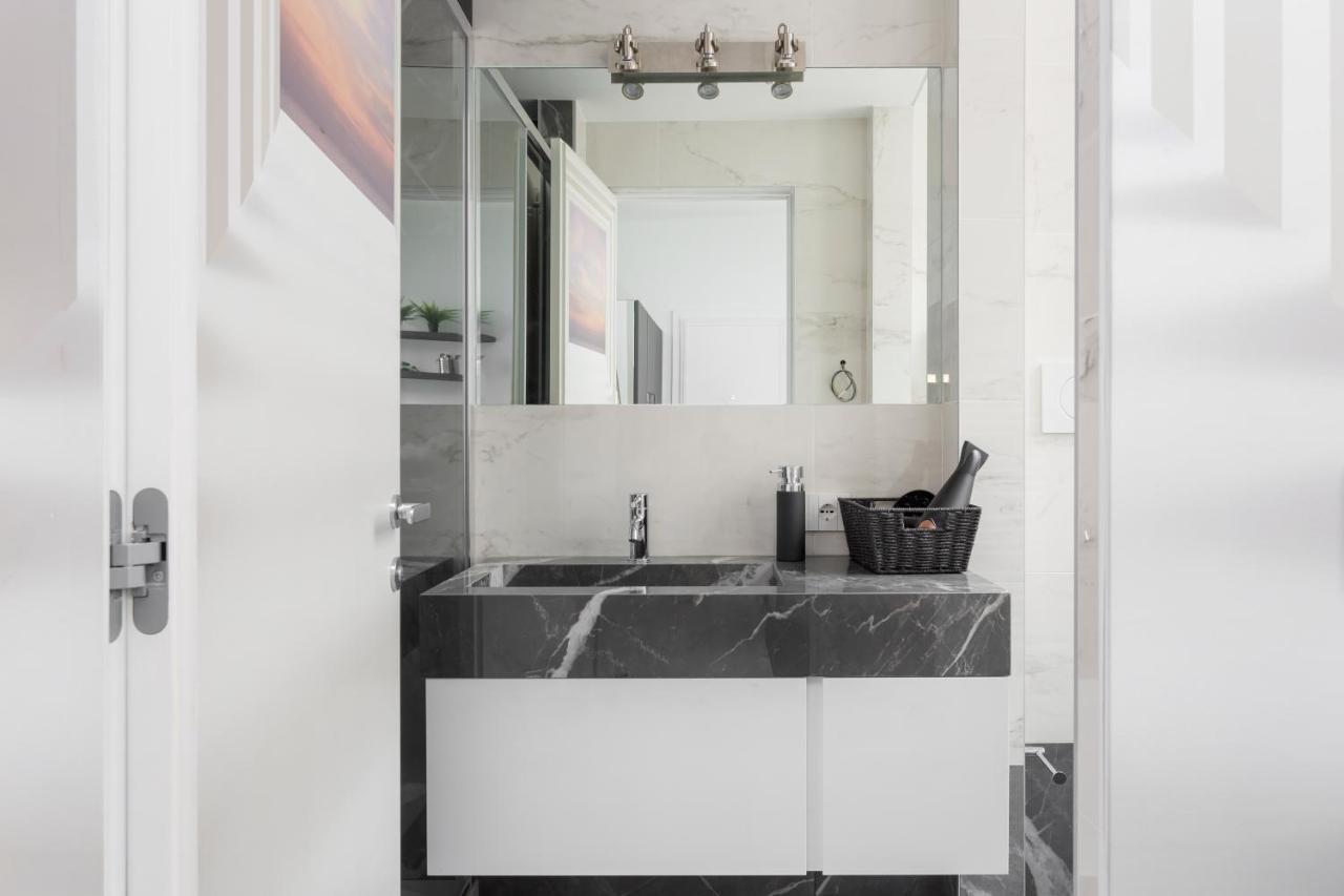 Nest For 2 In Milan Fashion District Via S Cecilia Apartment Bagian luar foto