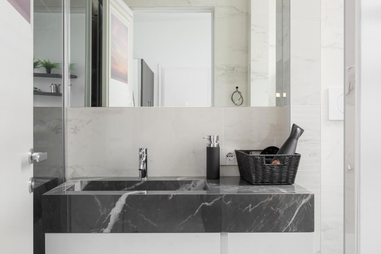 Nest For 2 In Milan Fashion District Via S Cecilia Apartment Bagian luar foto